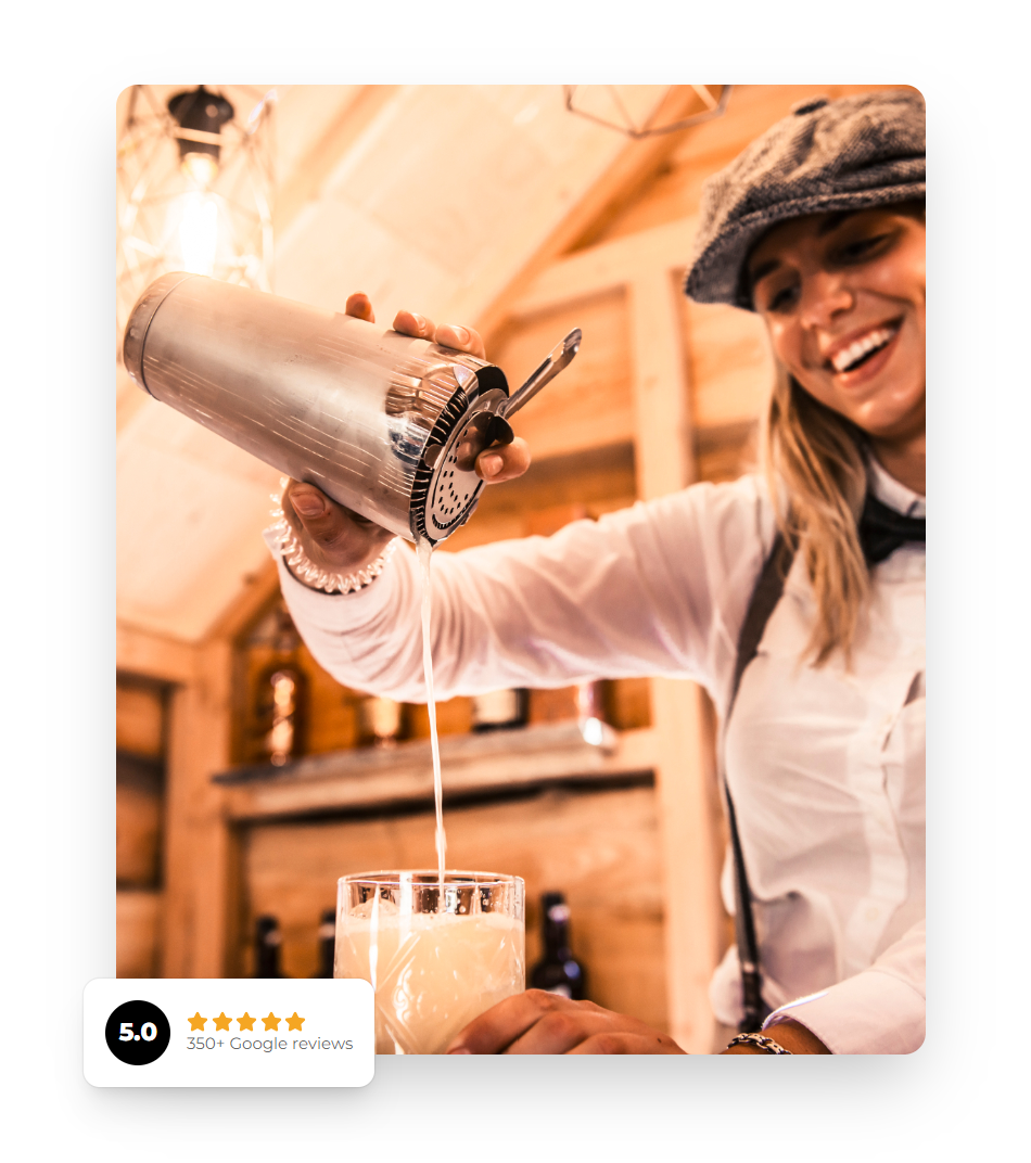 BarsOnSight bartender shaket een cocktail op locatie