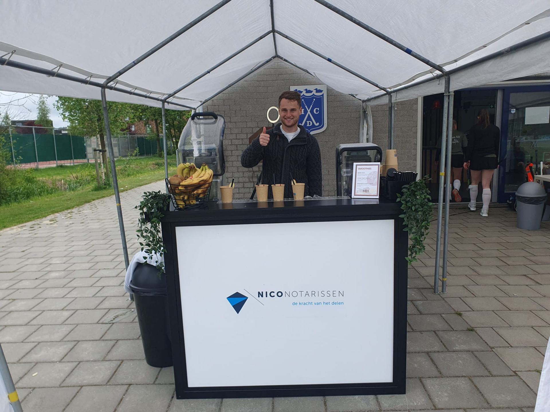 Smoothiebar buiten op locatie met branding