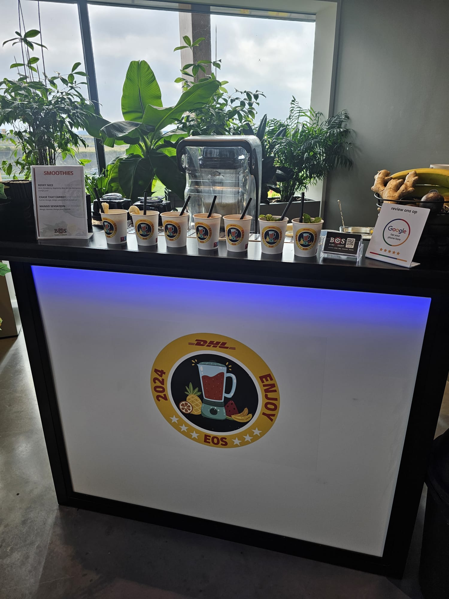 Branded smoothiebar met verse smoothies